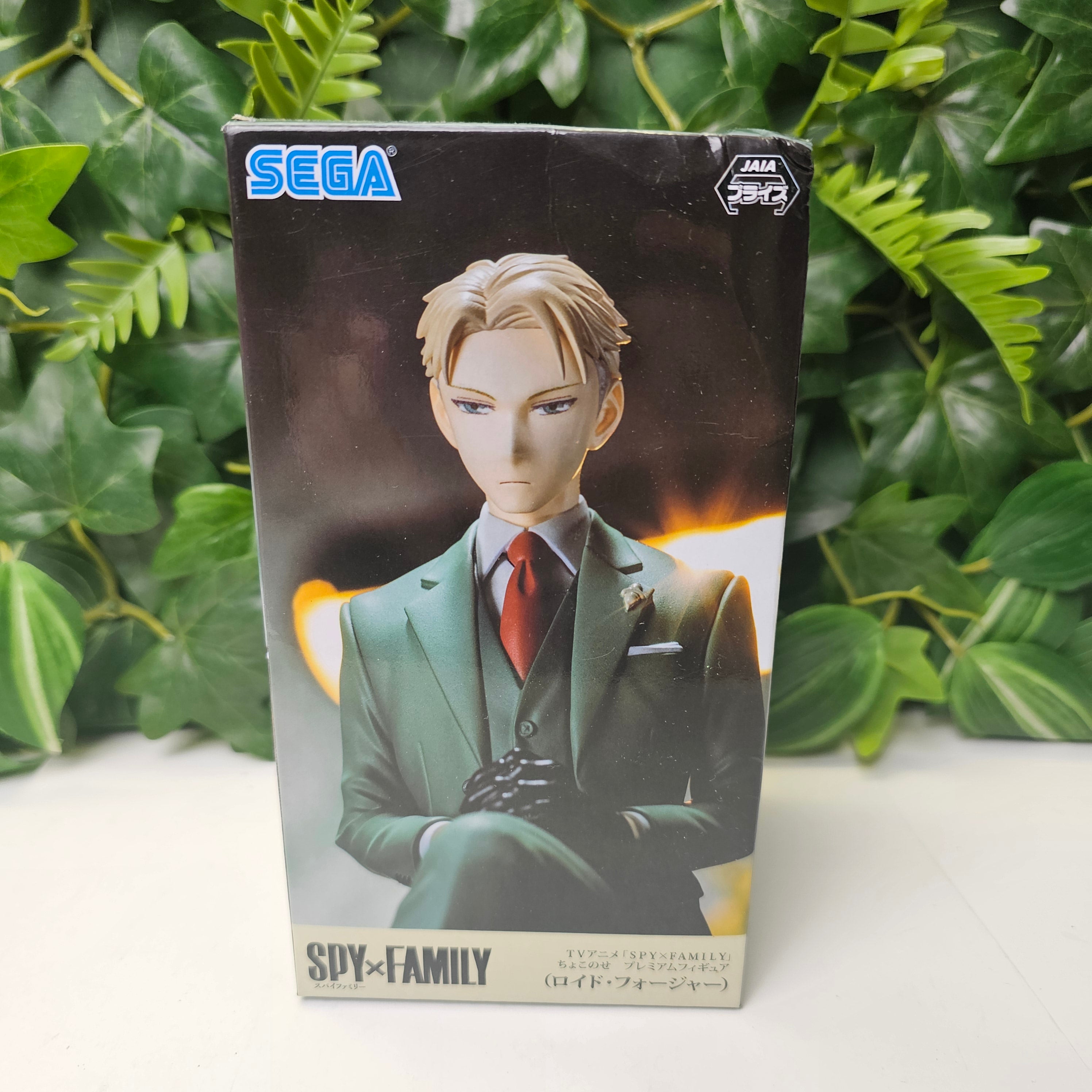 Spy × Family - Loid Forger Perching